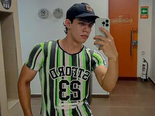 Cam toy HenrySenni